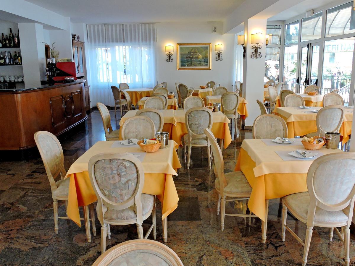 Hotel Capri Lesa Exterior photo